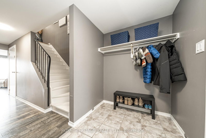 49 Browning Tr, Barrie, L4N 5A5 | Image 3