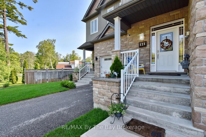 121 45th St N, Wasaga Beach, L9Z 1Z4 | Image 2