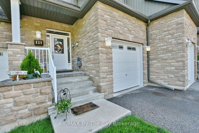 121 45th Street N • Wasaga Beach, ON photo 8