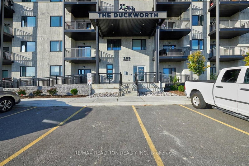 102 - 299 Cundles Rd E, Barrie, L4M 0K9 | Image 2