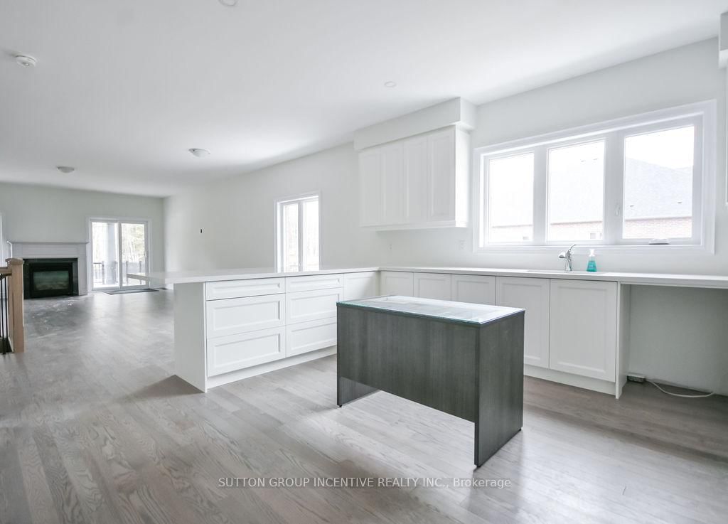10 Cottonwood Street • Springwater, ON photo 6