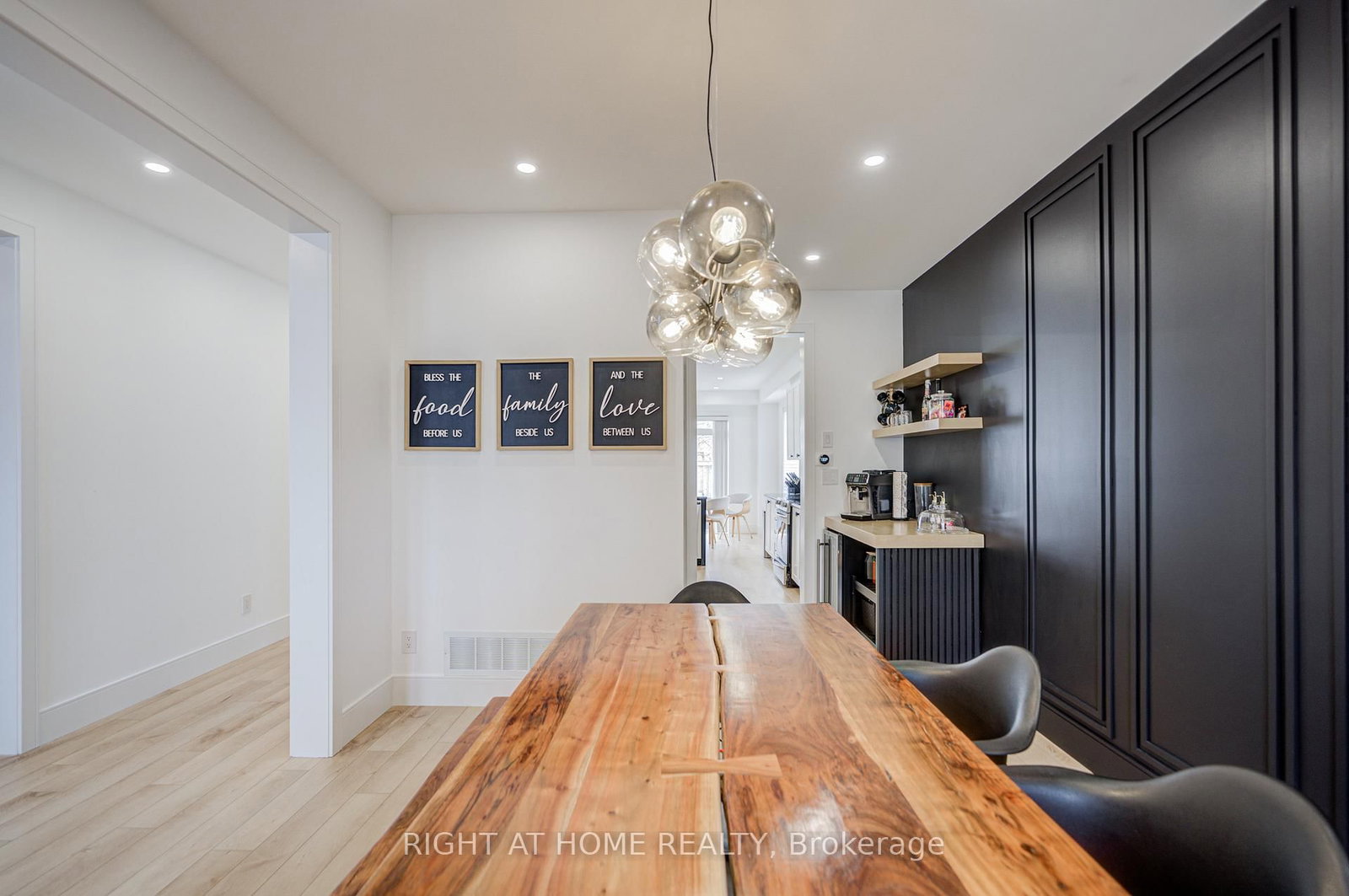 Detached House for sale at 79 The Queensway Way, Barrie, Ontario, L4M 7J3 - Innis-Shore - MLS: S12952022