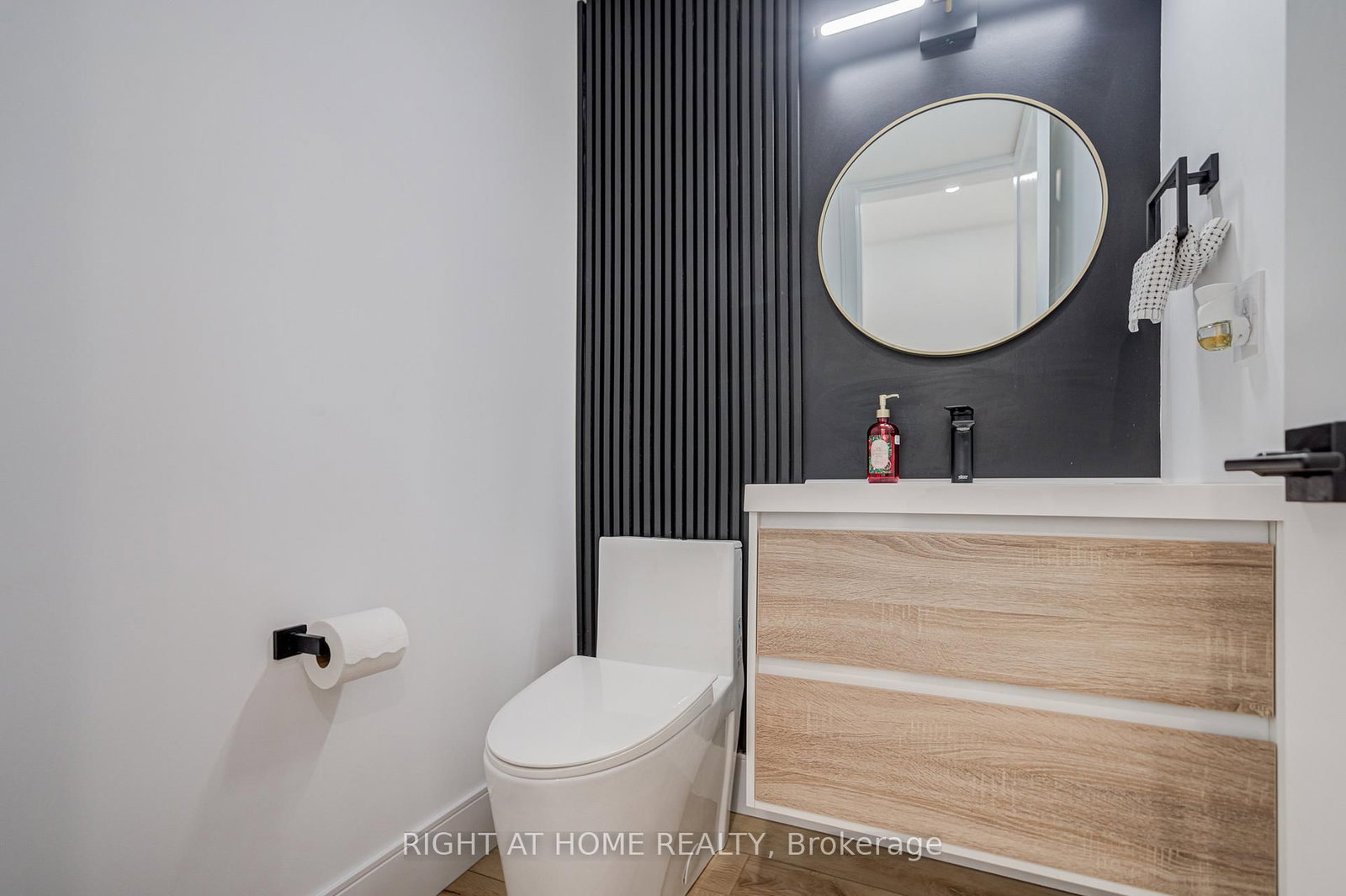 Detached House for sale at 79 The Queensway Way, Barrie, Ontario, L4M 7J3 - Innis-Shore - MLS: S12952022