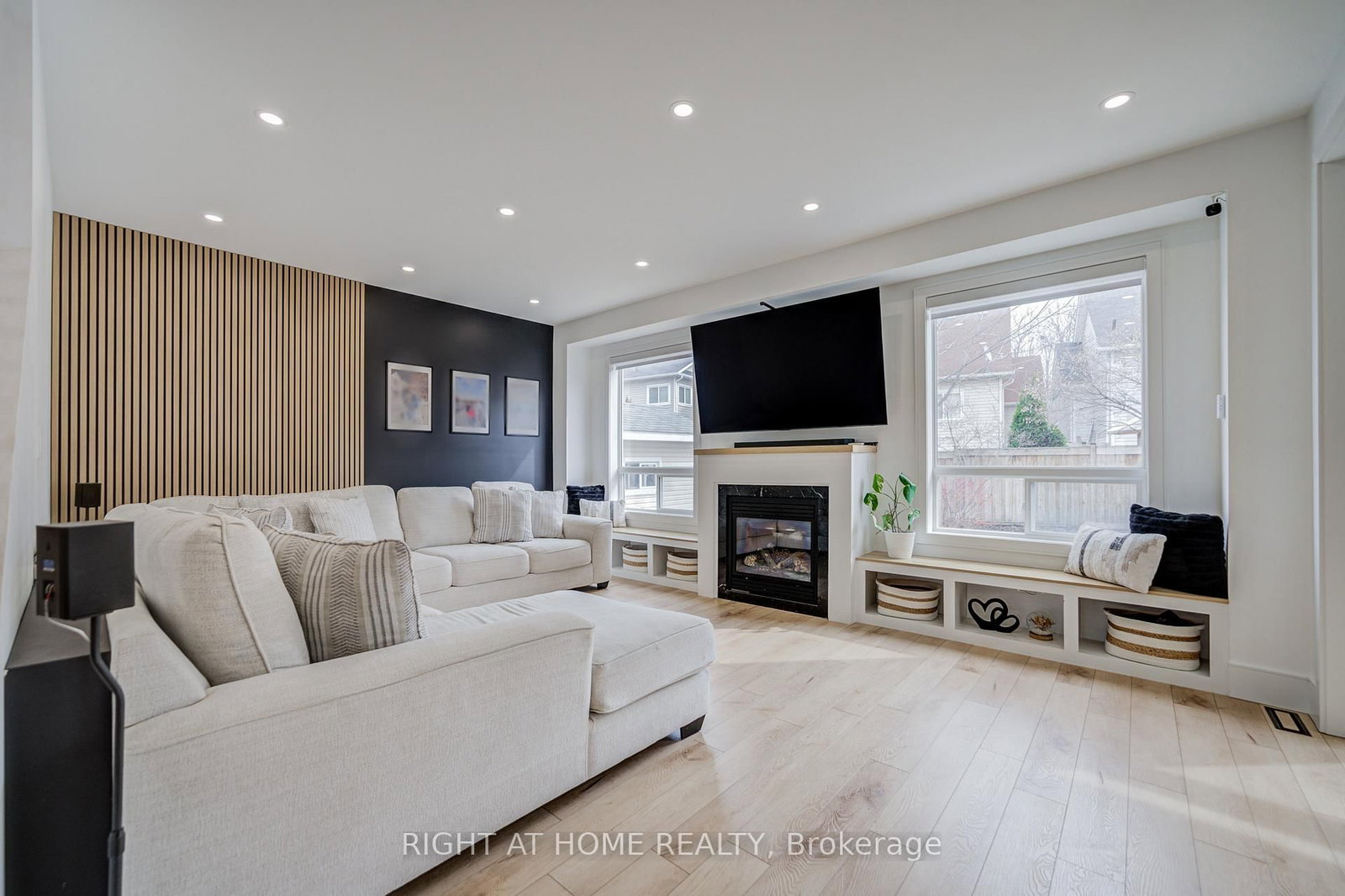 Detached House for sale at 79 The Queensway Way, Barrie, Ontario, L4M 7J3 - Innis-Shore - MLS: S12952022