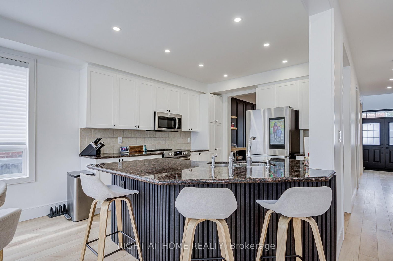 Detached House for sale at 79 The Queensway Way, Barrie, Ontario, L4M 7J3 - Innis-Shore - MLS: S12952022