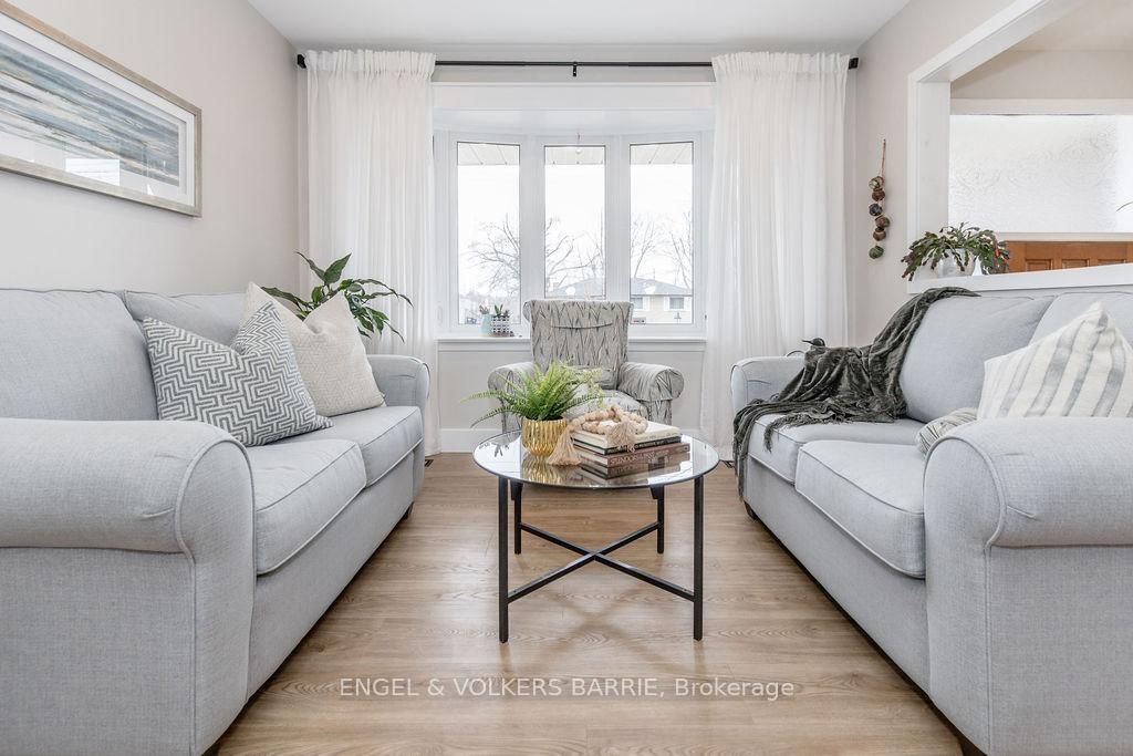 Detached House for sale at 68 Ottaway Avenue, Barrie, Ontario, L4M 2X2 - Wellington - MLS: S12952368