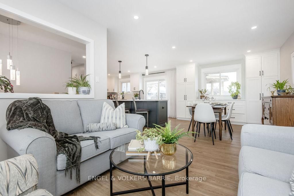 Detached House for sale at 68 Ottaway Avenue, Barrie, Ontario, L4M 2X2 - Wellington - MLS: S12952368