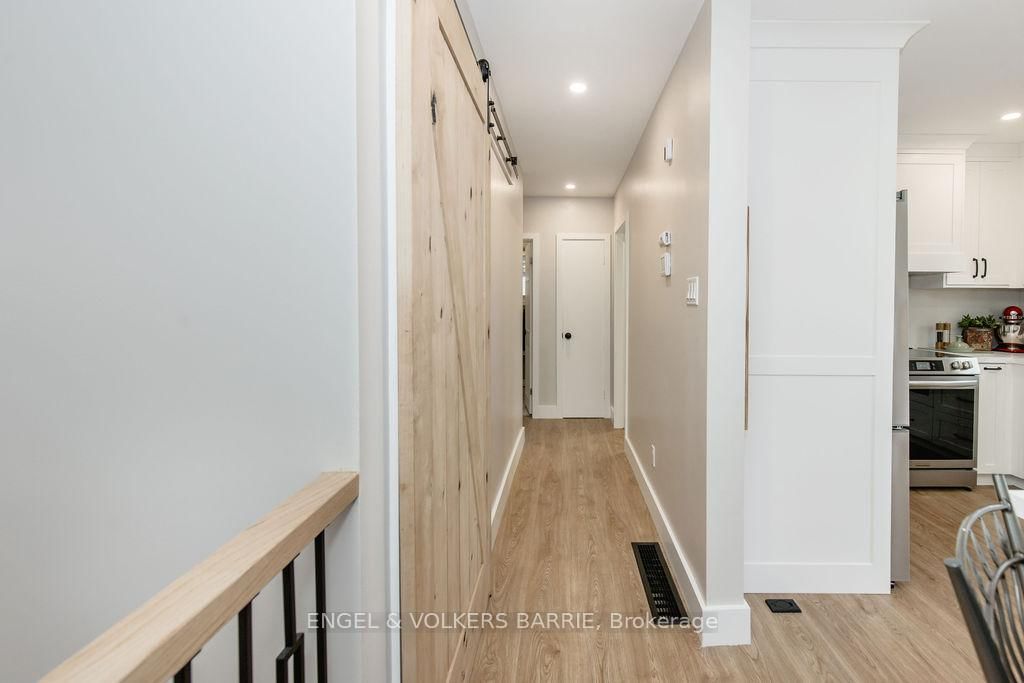 Detached House for sale at 68 Ottaway Avenue, Barrie, Ontario, L4M 2X2 - Wellington - MLS: S12952368