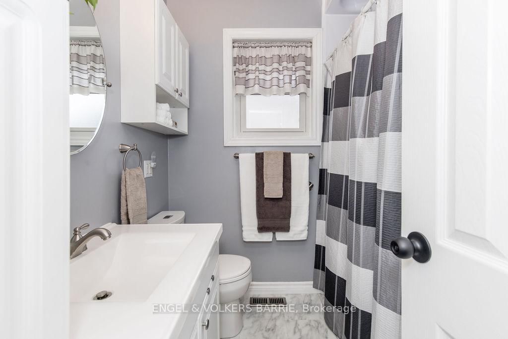 Detached House for sale at 68 Ottaway Avenue, Barrie, Ontario, L4M 2X2 - Wellington - MLS: S12952368