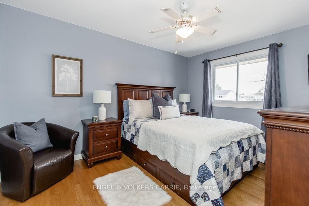 Detached House for sale at 68 Ottaway Avenue, Barrie, Ontario, L4M 2X2 - Wellington - MLS: S12952368