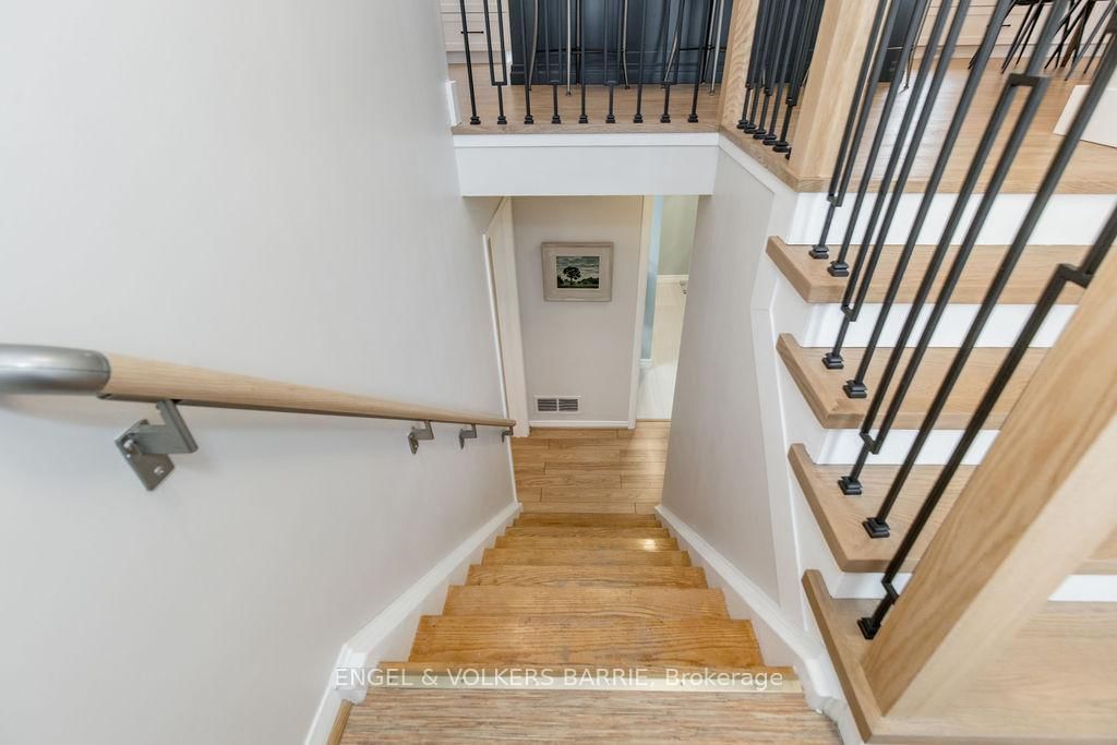 Detached House for sale at 68 Ottaway Avenue, Barrie, Ontario, L4M 2X2 - Wellington - MLS: S12952368