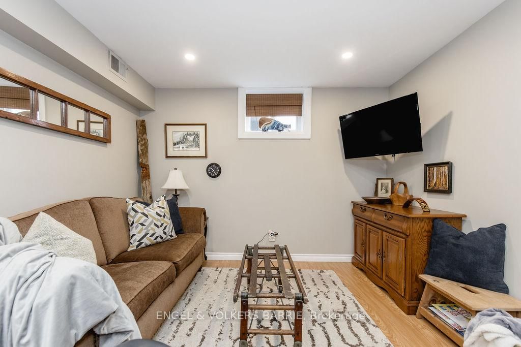 Detached House for sale at 68 Ottaway Avenue, Barrie, Ontario, L4M 2X2 - Wellington - MLS: S12952368