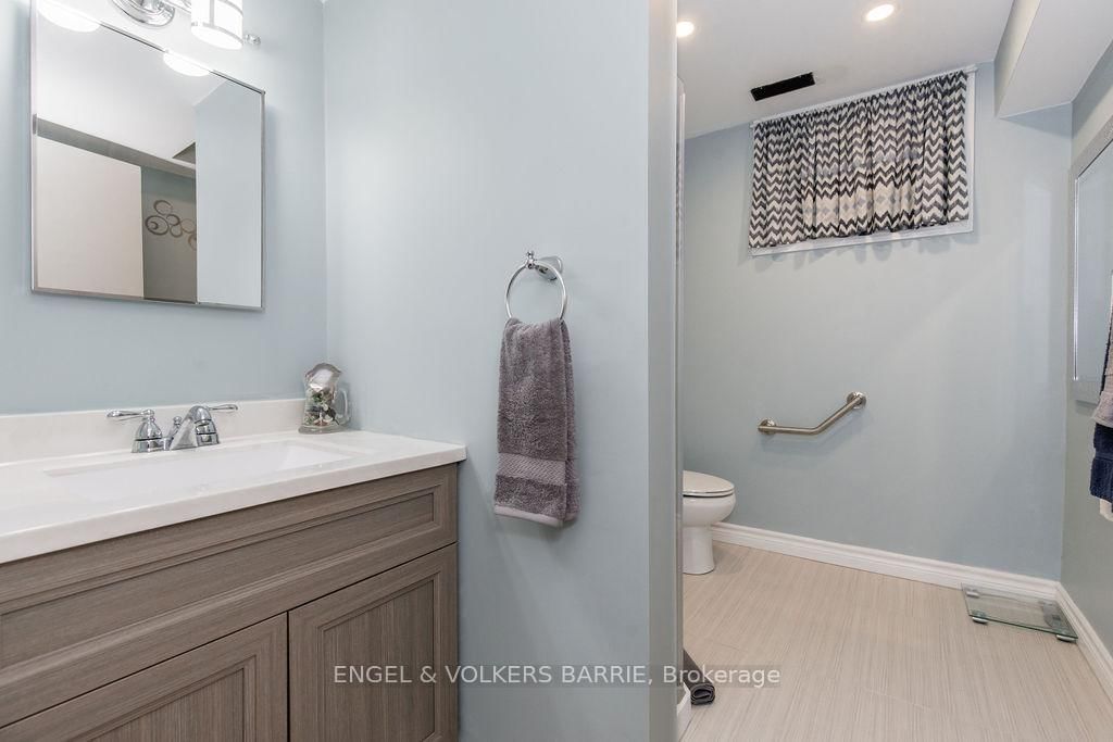 Detached House for sale at 68 Ottaway Avenue, Barrie, Ontario, L4M 2X2 - Wellington - MLS: S12952368