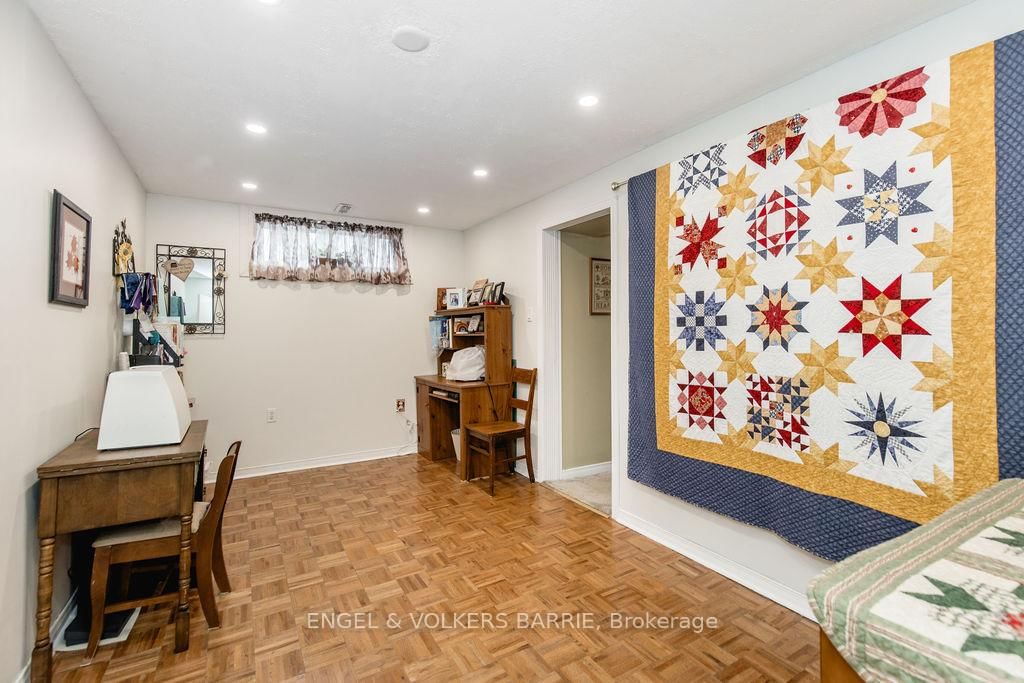 Detached House for sale at 68 Ottaway Avenue, Barrie, Ontario, L4M 2X2 - Wellington - MLS: S12952368