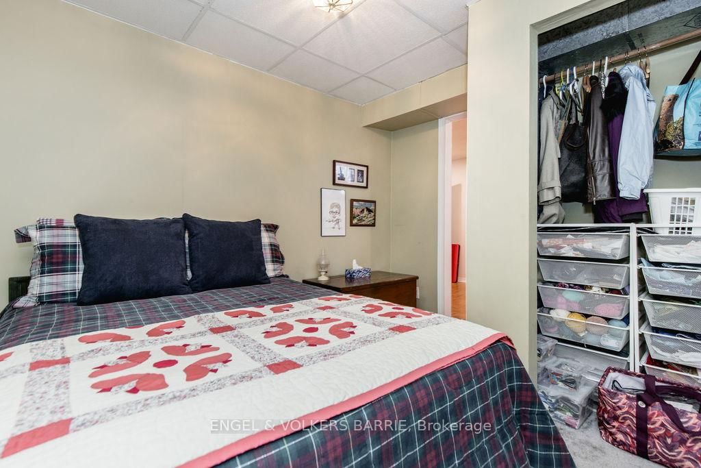 Detached House for sale at 68 Ottaway Avenue, Barrie, Ontario, L4M 2X2 - Wellington - MLS: S12952368