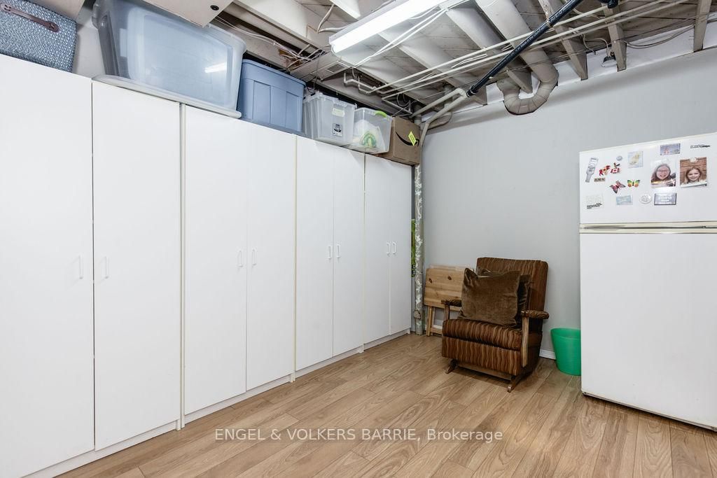 Detached House for sale at 68 Ottaway Avenue, Barrie, Ontario, L4M 2X2 - Wellington - MLS: S12952368