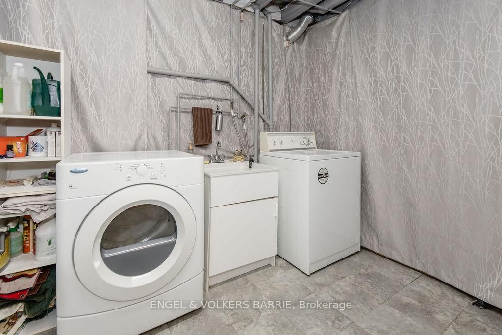 Detached House for sale at 68 Ottaway Avenue, Barrie, Ontario, L4M 2X2 - Wellington - MLS: S12952368