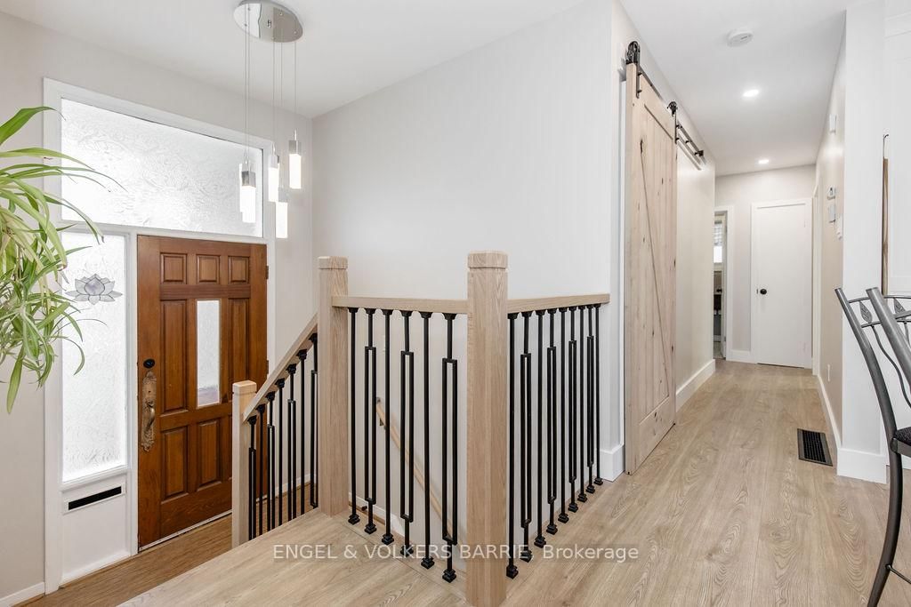 Detached House for sale at 68 Ottaway Avenue, Barrie, Ontario, L4M 2X2 - Wellington - MLS: S12952368