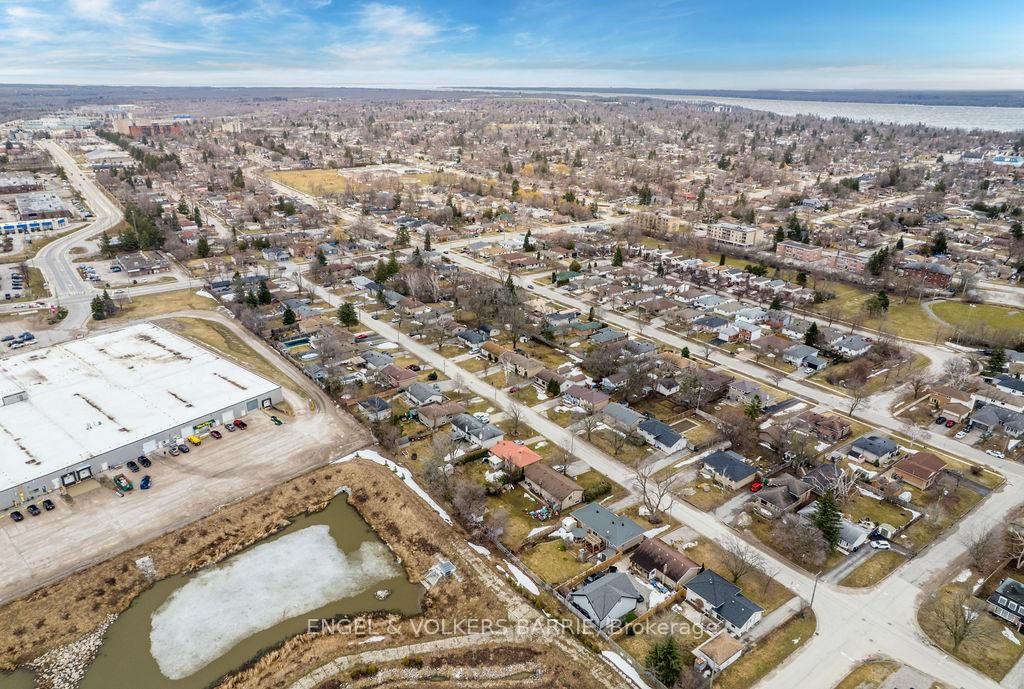 Detached House for sale at 68 Ottaway Avenue, Barrie, Ontario, L4M 2X2 - Wellington - MLS: S12952368