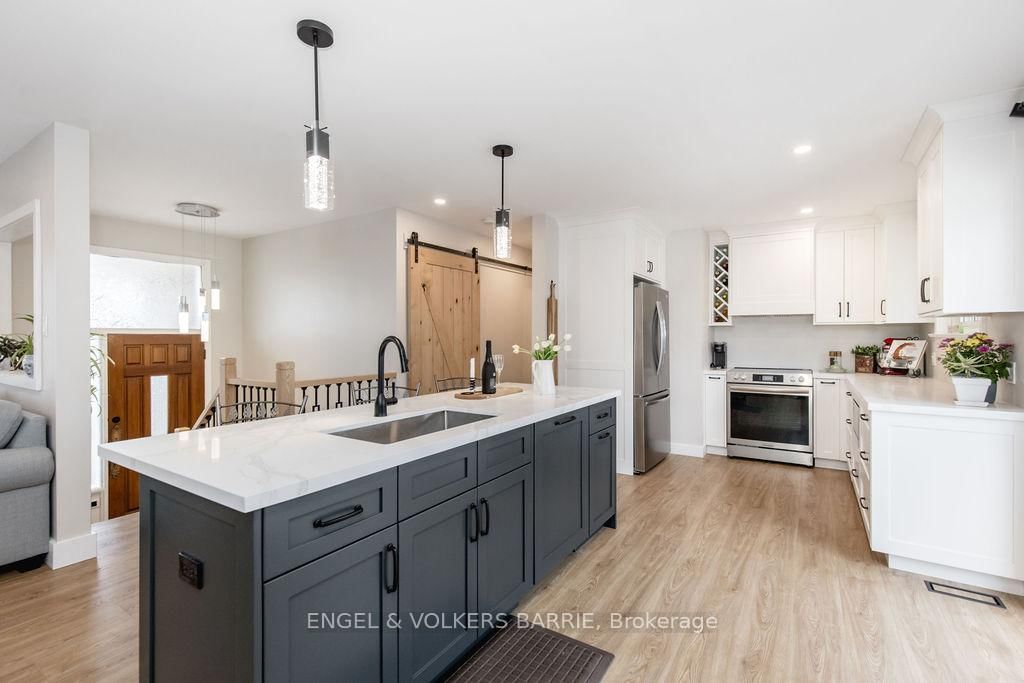 Detached House for sale at 68 Ottaway Avenue, Barrie, Ontario, L4M 2X2 - Wellington - MLS: S12952368