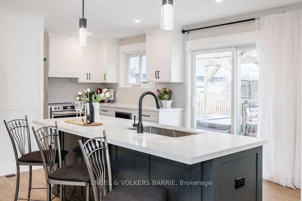 Detached House for sale at 68 Ottaway Avenue, Barrie, Ontario, L4M 2X2 - Wellington - MLS: S12952368