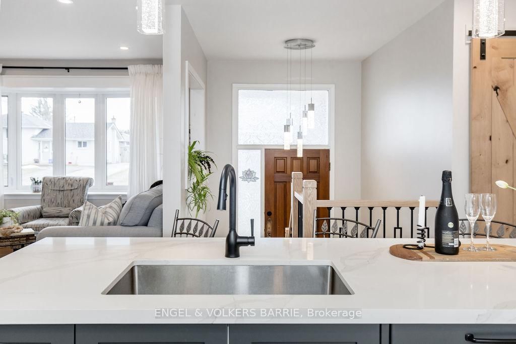 Detached House for sale at 68 Ottaway Avenue, Barrie, Ontario, L4M 2X2 - Wellington - MLS: S12952368