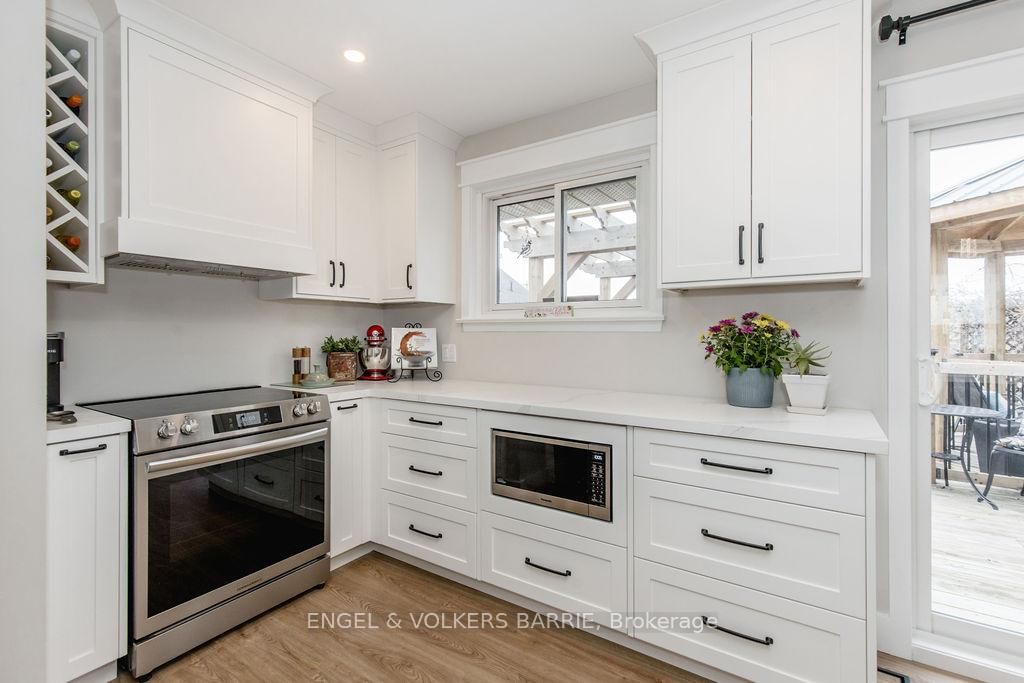 Detached House for sale at 68 Ottaway Avenue, Barrie, Ontario, L4M 2X2 - Wellington - MLS: S12952368