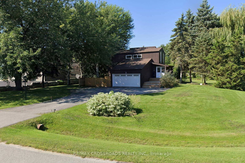 home for sale on 2 Sandlewood Trail