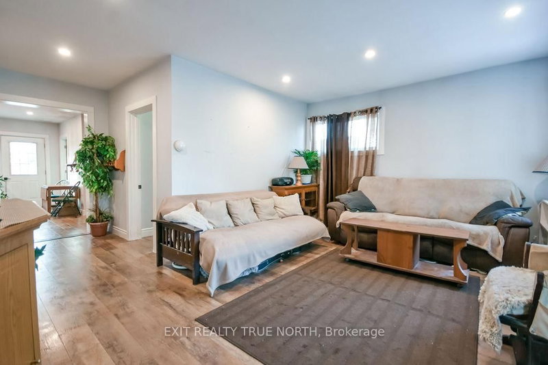 125 Queen St W, Springwater, L0L 1P0 | Image 3