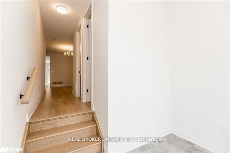 11 Sweet Cicely St, Springwater, L9X 2C7 | Image 3