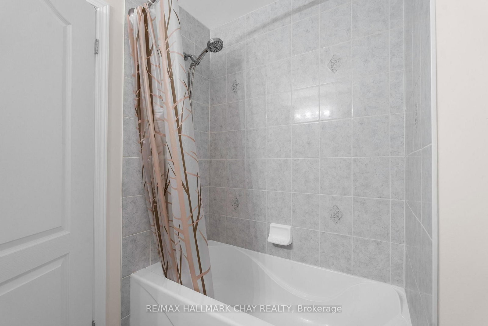 Townhouse for sale at 38-75 Prince William Way, Barrie, Ontario, L4N 7P5 - Innis-Shore - MLS: S12953584