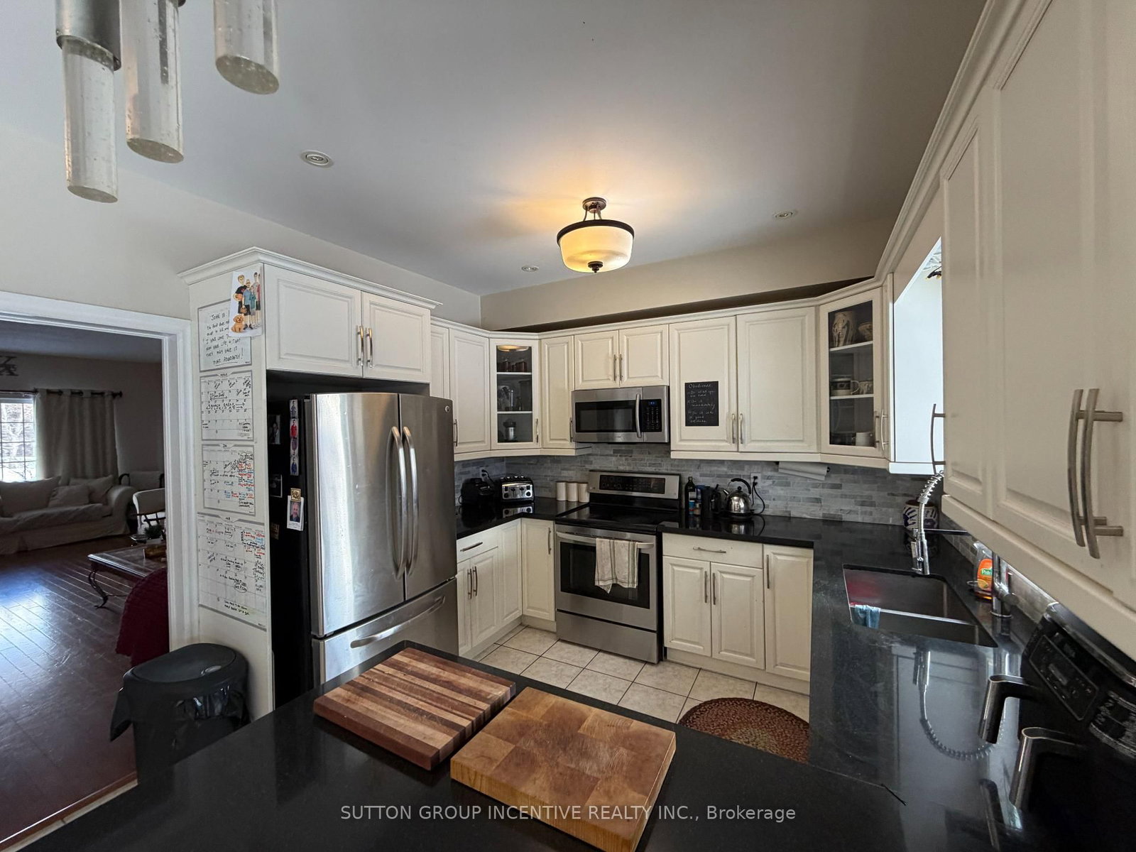 Detached House for sale at 1 Buman Court, Barrie, Ontario, L4N 0L3 - South Shore - MLS: S12953700