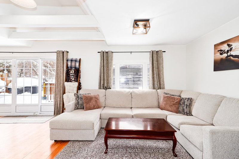 46 Fourth St W, Midland, L4R 3S8 | Image 2