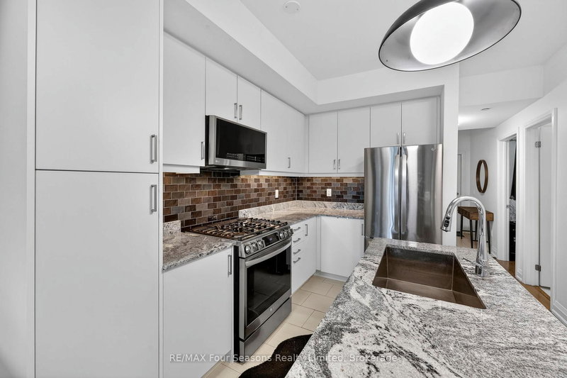 108 - 17 Spooner Cres, Collingwood, L9Y 1T3 | Image 3
