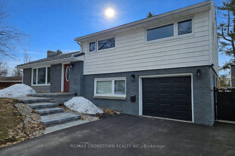 11 Castle Dr, Barrie, L4N 1P7 | Image 2