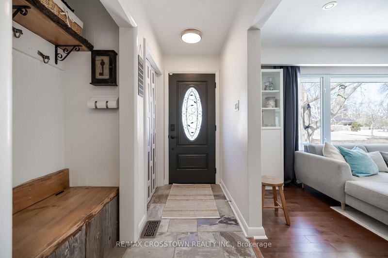 11 Castle Dr, Barrie, L4N 1P7 | Image 3