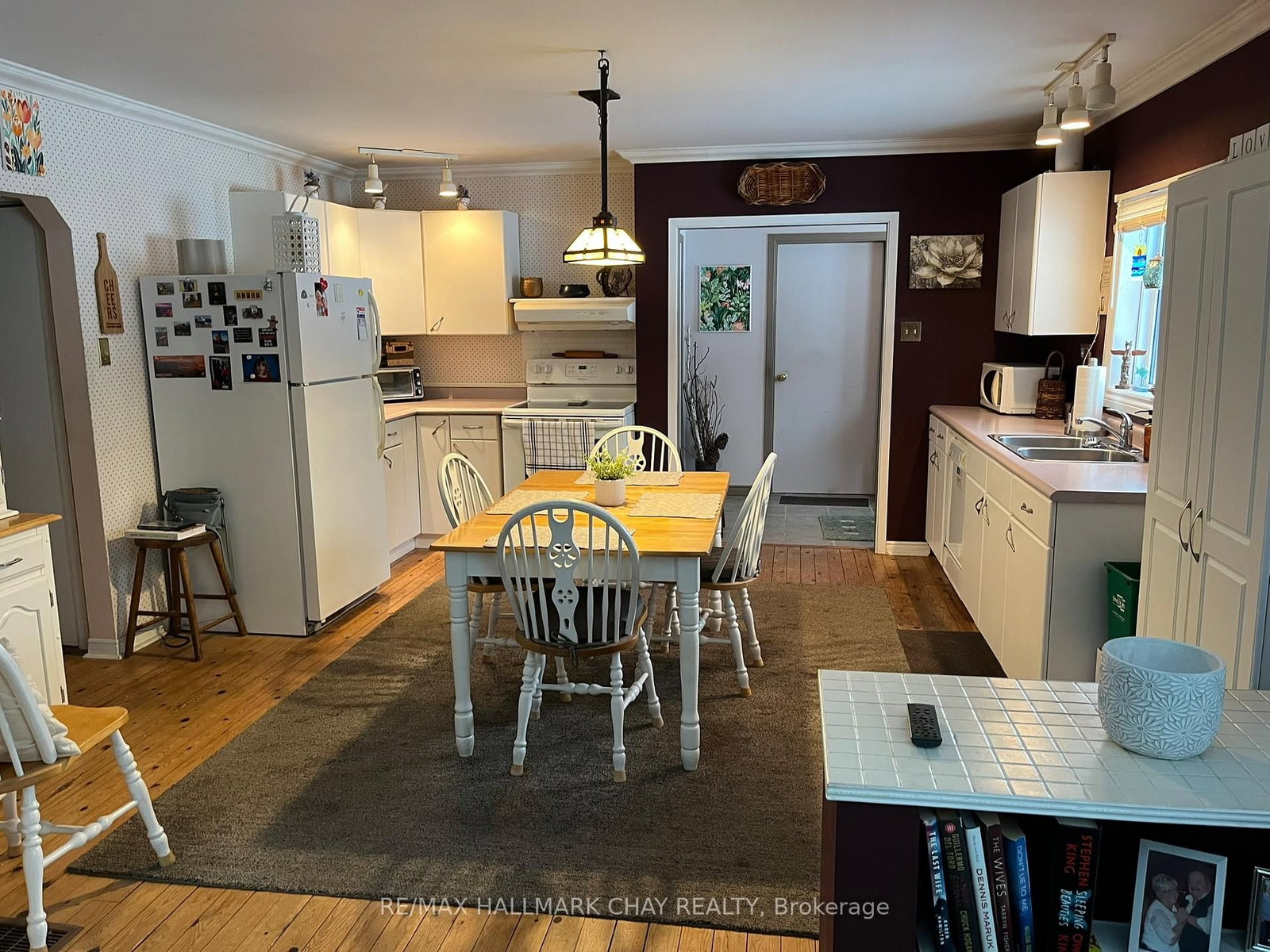 Listing Image 6