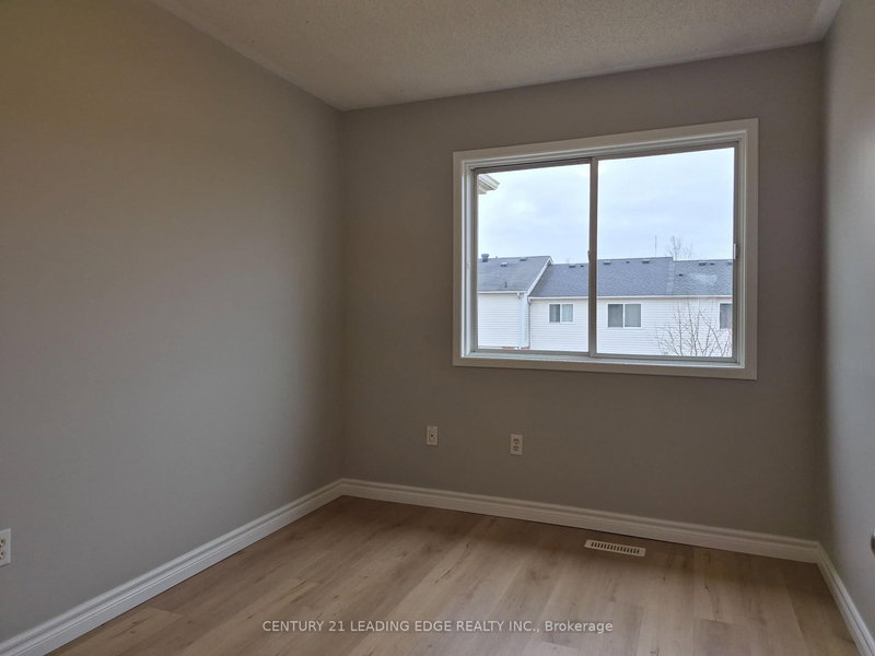 191 PICKETT Cres, Barrie, L4N 8C2 | Image 2