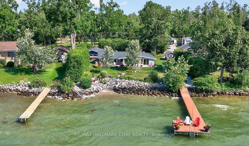 home for sale on 7 Lakeshore Road E