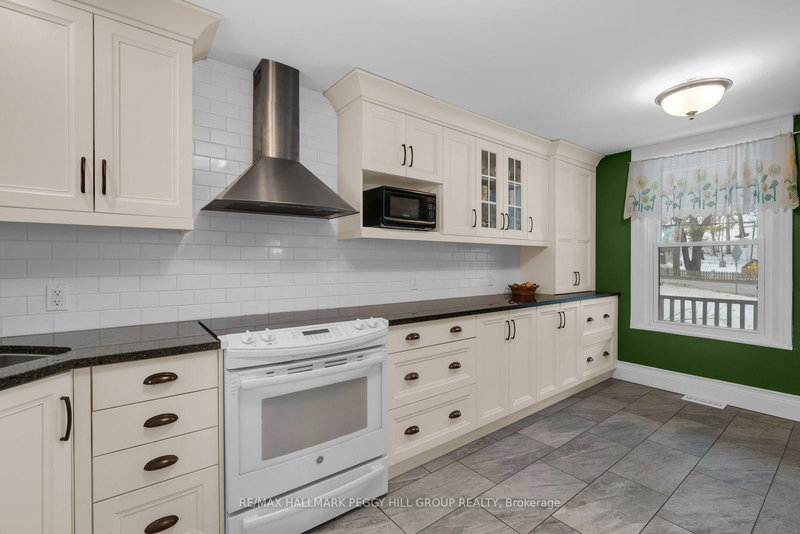 90 Doran Rd, Springwater, L9X 0L5 | Image 3