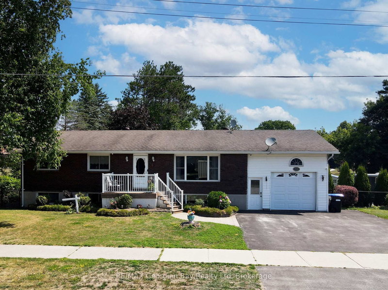 home for sale on 739 SIMCOE Avenue