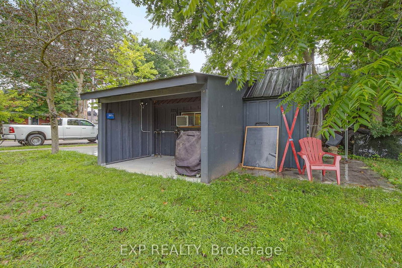 2 Francis St E photo 5