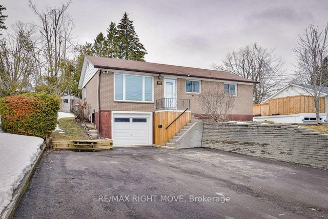 636 Mississaga Street W