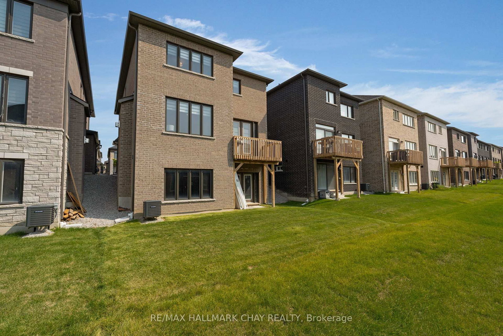 Detached House for sale at 4 Periwinkle Road, Springwater, Ontario, L9X 2E2 - Minesing - MLS: S12965336