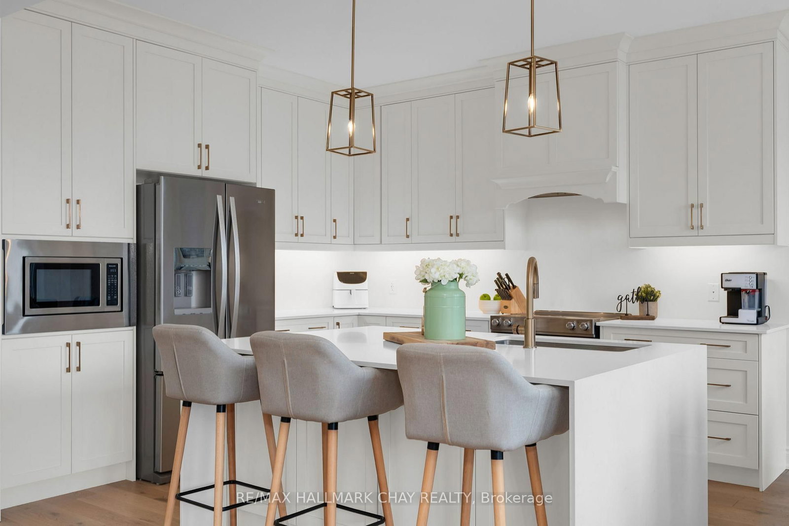 Detached House for sale at 4 Periwinkle Road, Springwater, Ontario, L9X 2E2 - Minesing - MLS: S12965336