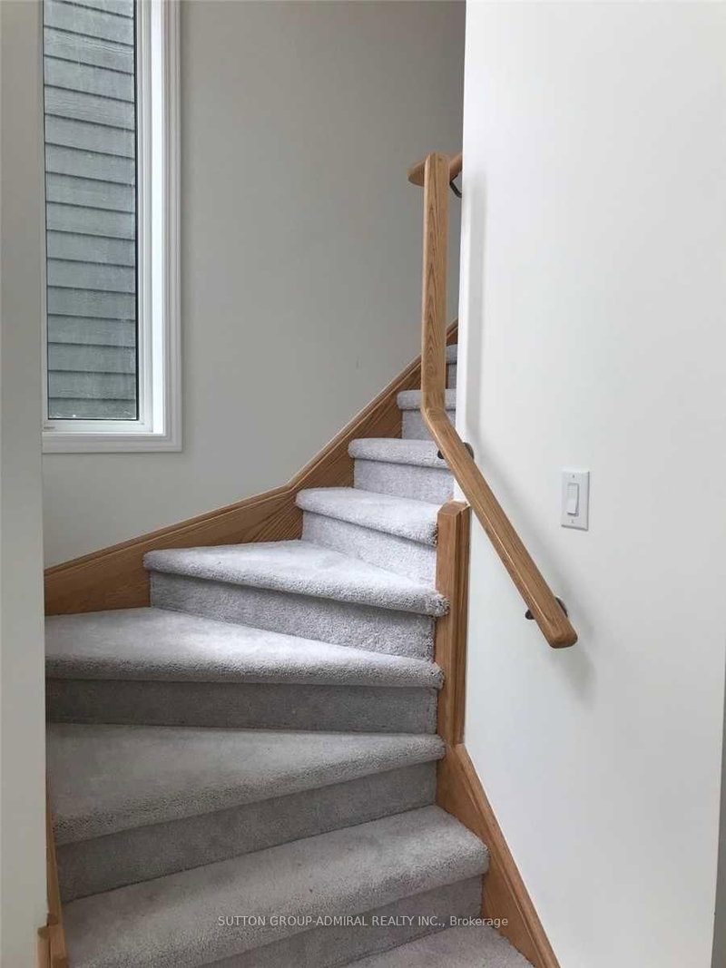 21 Hills Thistle Dr, Wasaga Beach, L9Z 0J3 | Image 2