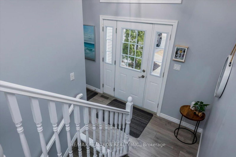 310 Golf Course Rd, Wasaga Beach, L9Z 1S5 | Image 2