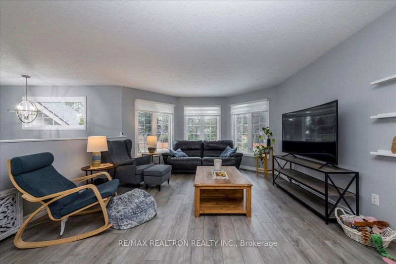 310 Golf Course Rd, Wasaga Beach, L9Z 1S5 | Image 3