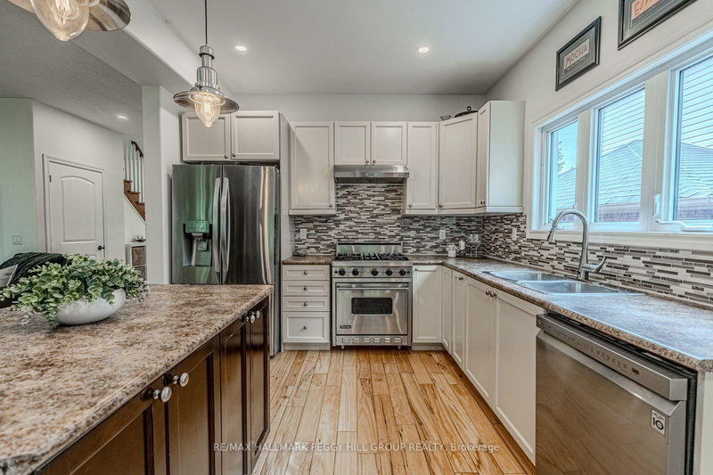 11 Oakmont Ave, Oro-Medonte, L0L 2L0 | Image 3