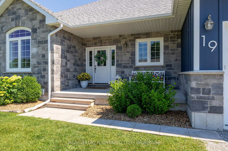 19 Cheslock Cres, Oro-Medonte, L3V 8N8 | Image 2